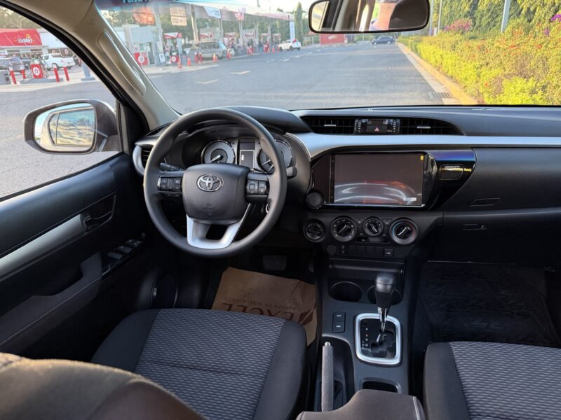 TOYOTA HILUX 2026