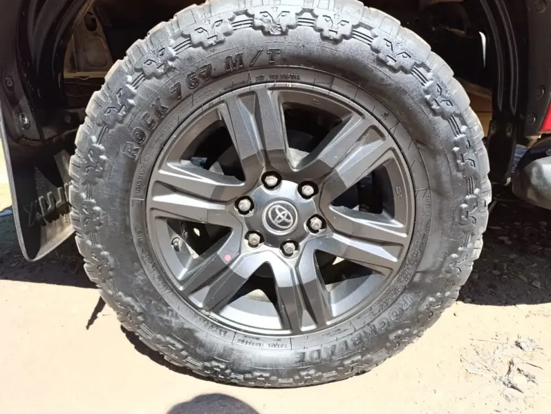 TOYOTA HILUX 2022