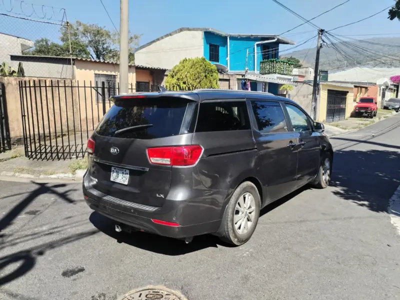 Kia Sedona lx 2016