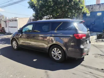 Kia Sedona lx 2016
