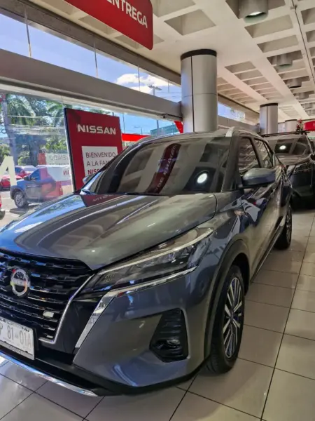 Nissan Kicks play 2025