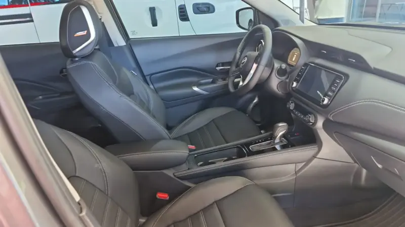 Nissan Kicks play 2025