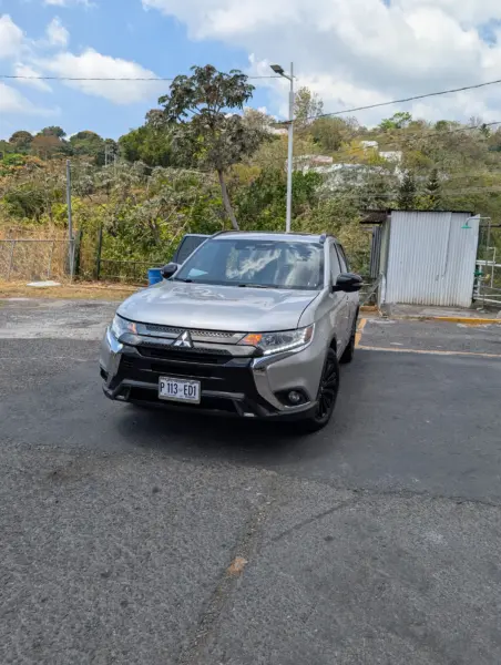 Mitsubishi Outlander full 2020