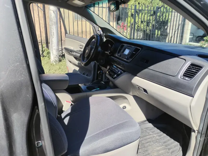 Kia Sedona lx 2016