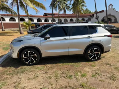 Mitsubishi Outlander SE 2022