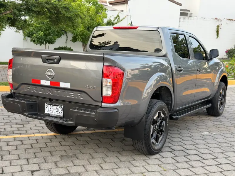 Nissan NP300 2027
