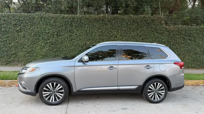 Mitsubishi Outlander SEL 2020