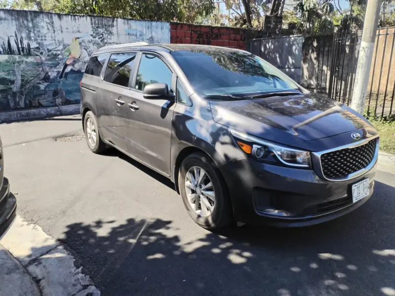 Kia Sedona lx 2016