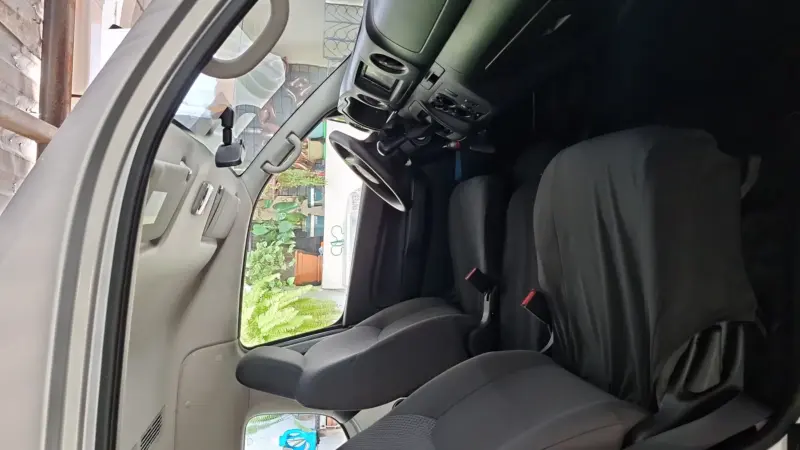 Nissan Urvan techo alto 2023