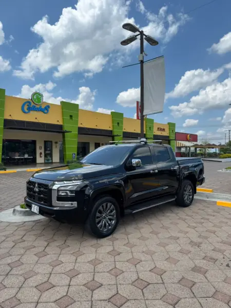 Mitsubishi L200 sportero 2025